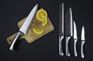 השימוש של סכיני מטבח בסדנאות שוקולד